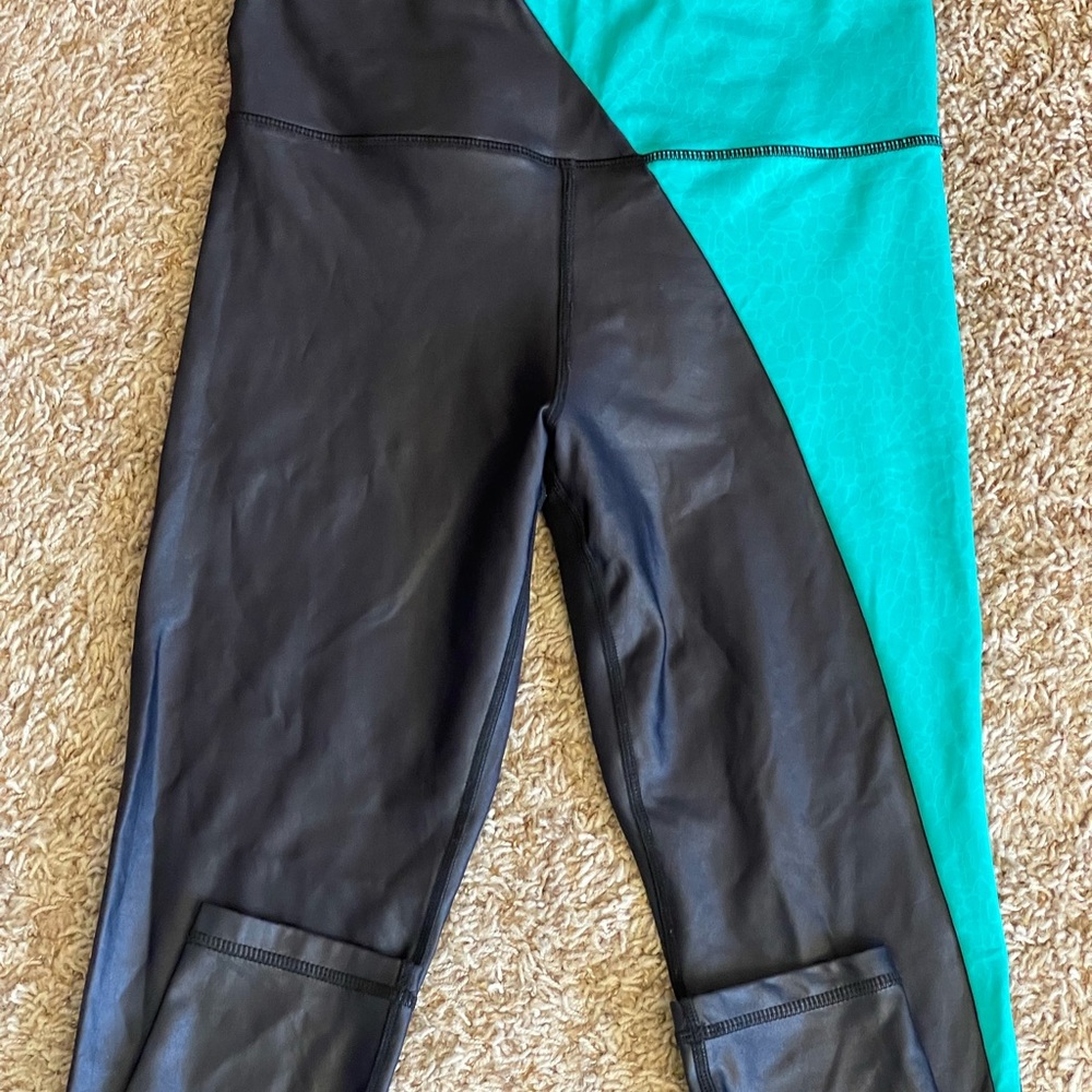 Zyia light n tight black and teal leggings